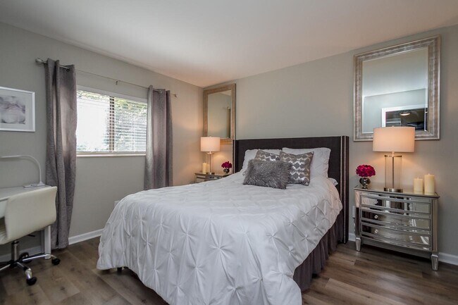 Building Photo - 1002 Windsong Cir