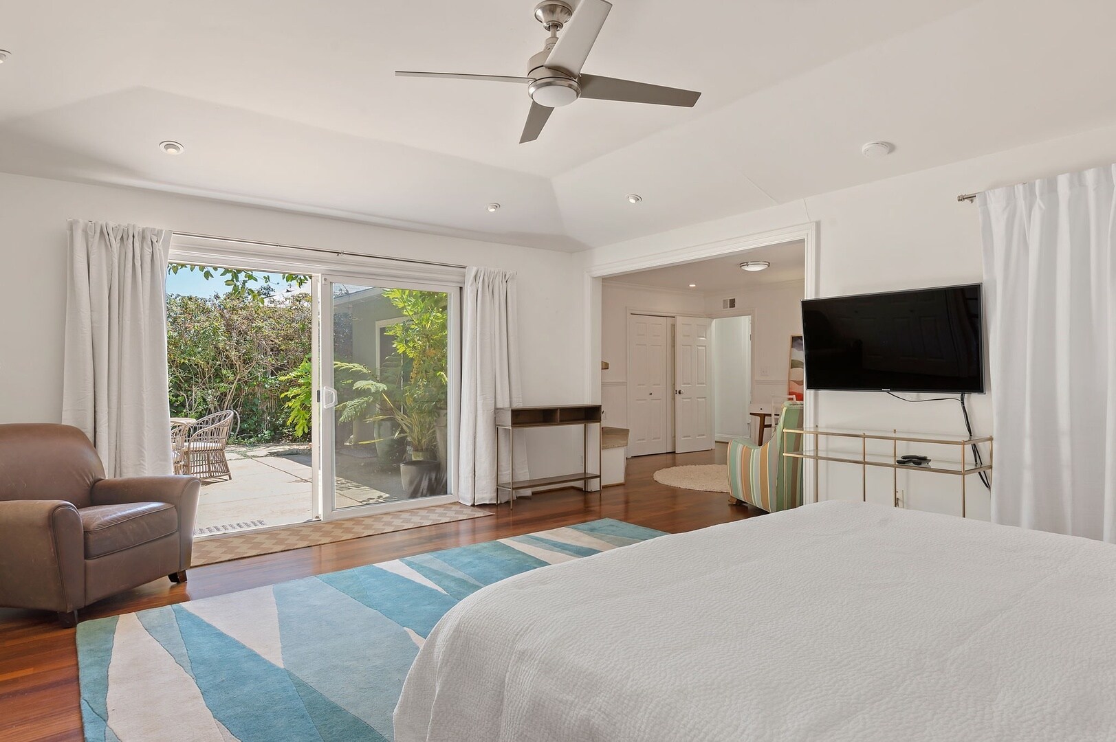 Master bedroom - 2290 Golden Gate Ave