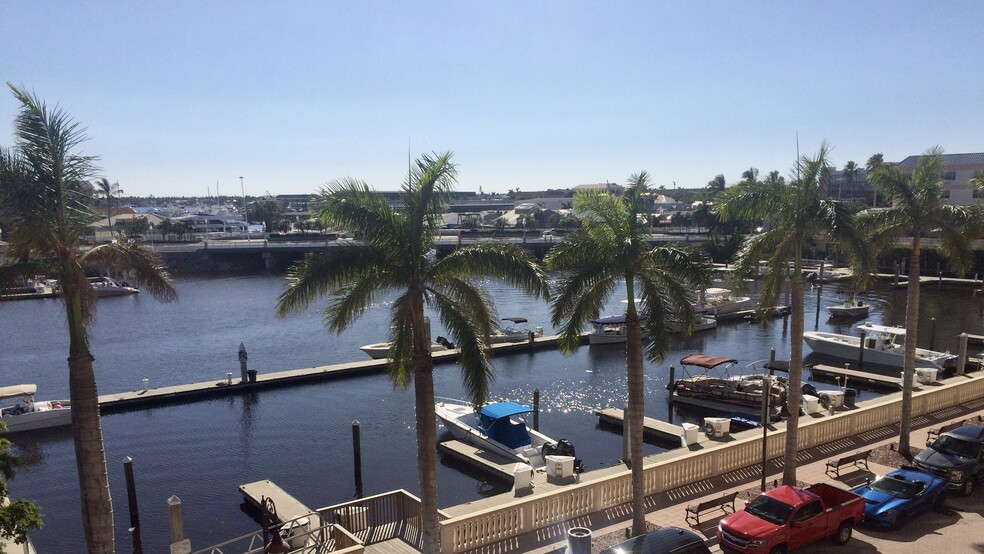 Building Photo - 451 Bayfront Pl
