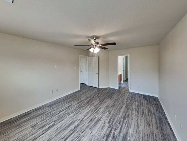 Building Photo - 1411 Baychester Ln