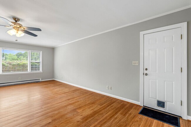 Building Photo - Updated Home, Stainless Steel Appliances, Wood Like Flooring, Deck, Garage!