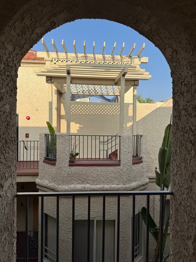 Building Photo - Villa Isabella