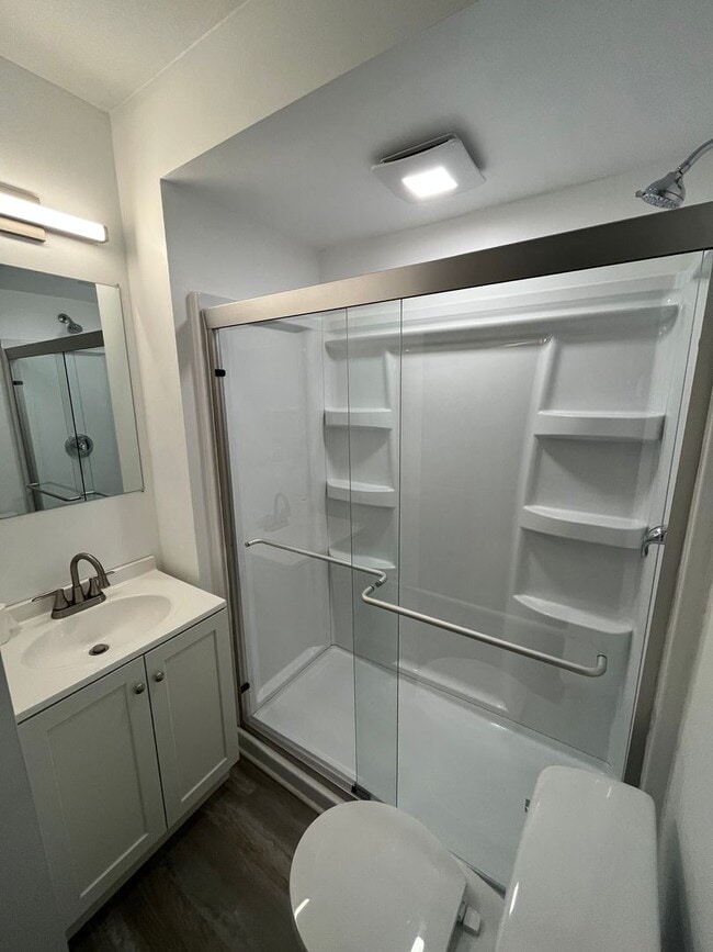 Building Photo - Newly remodeled 4 bed 2 bath home available in Rockford ***SECTION 8 OK***