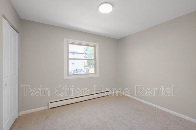 Building Photo - 2081 Hillview Rd