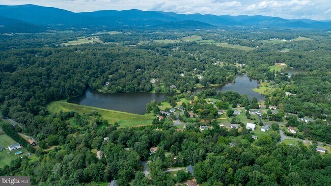 Building Photo - 307 Larkspur Rd