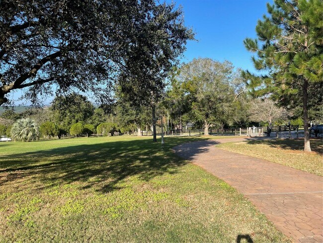 Building Photo - 20607 Sugarloaf Mountain Rd