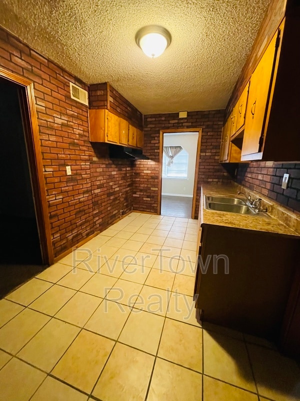 Building Photo - 4860 Leonard Rd