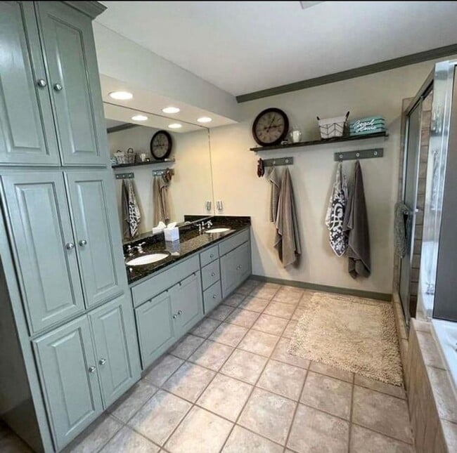 Building Photo - Stunning Home!!