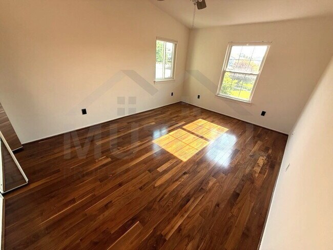 Building Photo - 38926 Country Cir
