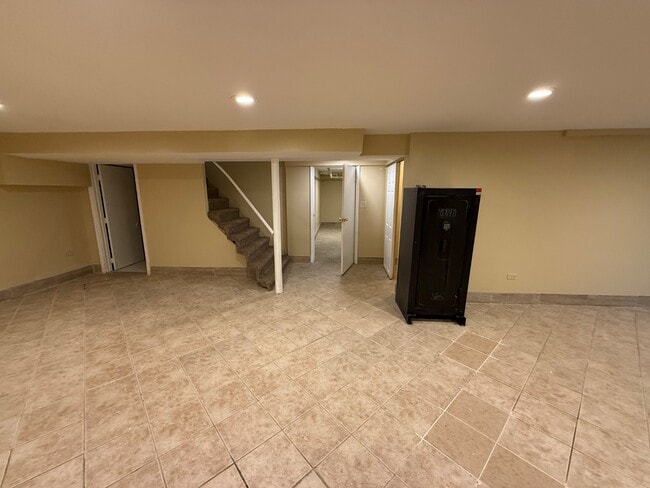 Building Photo - 9503 Greenwood Dr