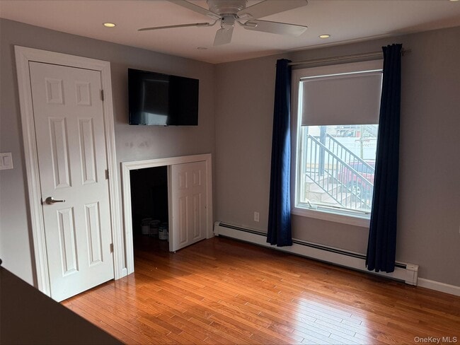 Building Photo - 36 W Saltaire Rd