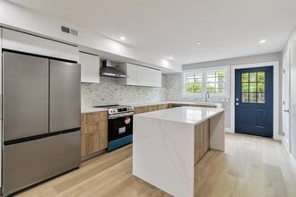 Building Photo - 192 Main St