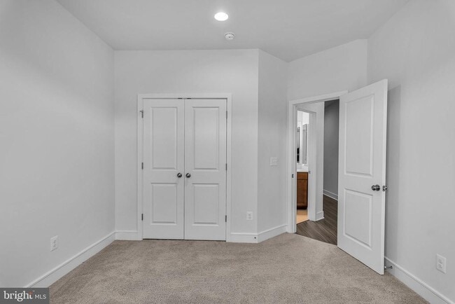 Building Photo - 23035 Sullivans Cove Sq