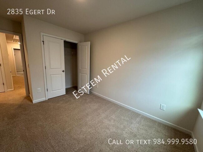 Building Photo - 2835 Egert Dr