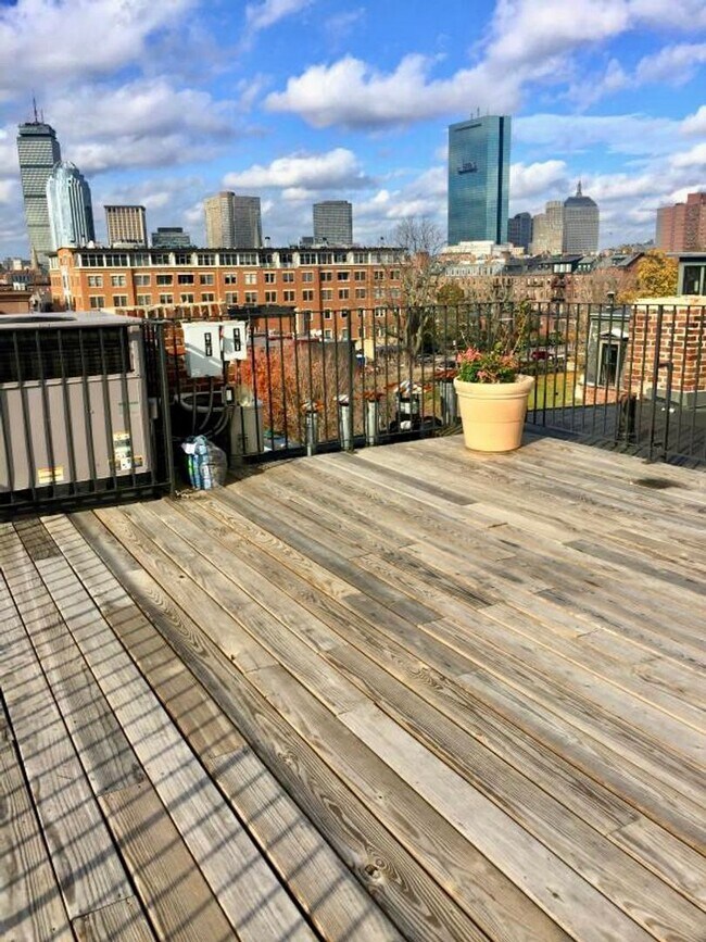 Building Photo - Spacious 3 Bed 2 Bath!