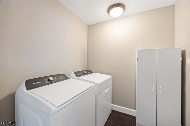 Building Photo - 856 104th Ave N