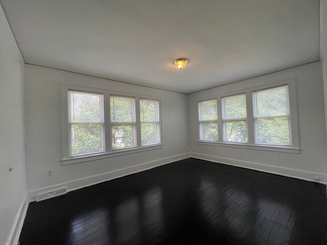 Building Photo - 4708 Lakewood St