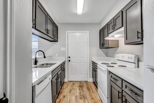 Building Photo - Spanish Villa Apartments