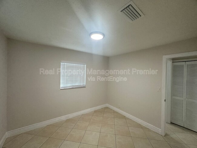 Building Photo - 1264 Ct-25