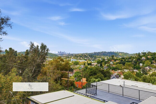 Building Photo - Luxury Modern Living with Stunning LA Skyline Views