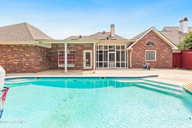 Building Photo - 408 Gordon Crockett Dr