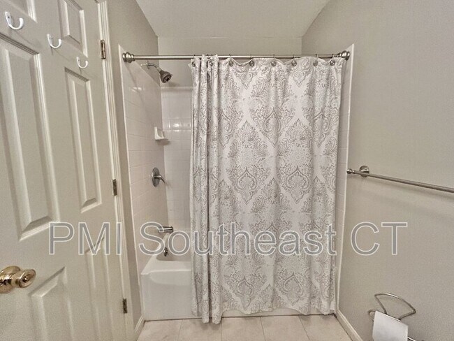 Building Photo - 310 Boston Post Rd