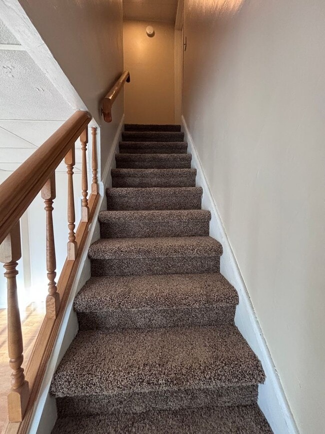 Building Photo - 3 Bedroom 2 Bath House with an office