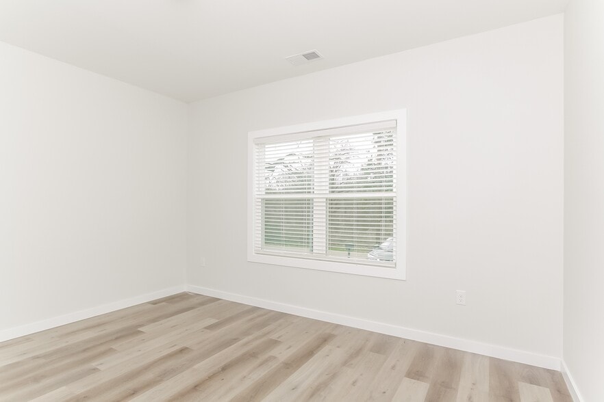 Building Photo - 2309 Newland Rd
