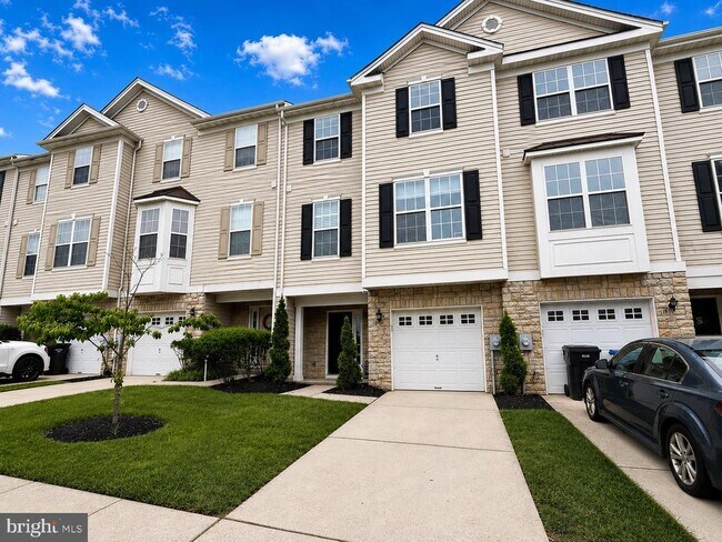 Building Photo - 121 Acorn Dr