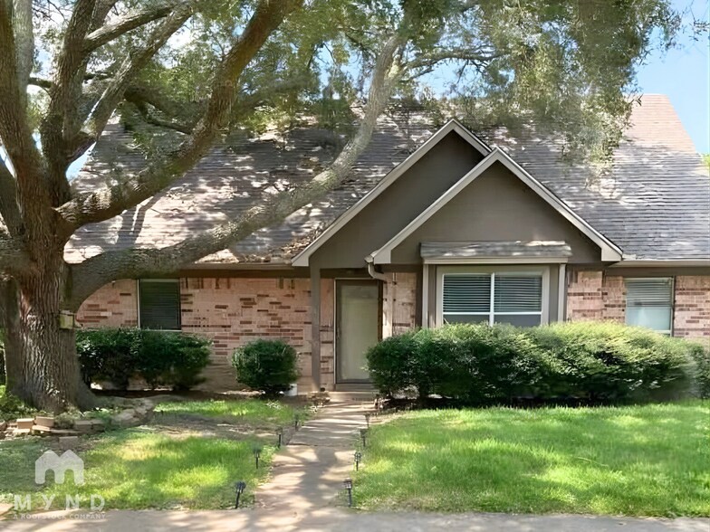 Primary Photo - 15218 Woodhorn Dr
