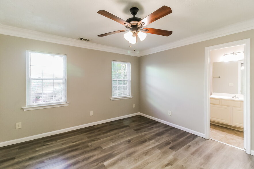 Building Photo - 4408 Jacobs Dr SW