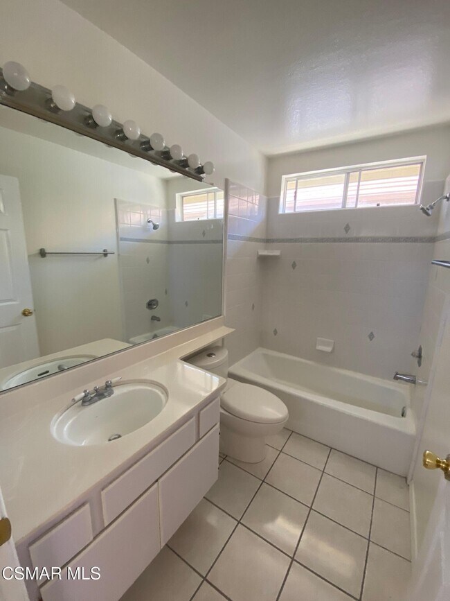 Building Photo - 3014 Sleepy Hollow St
