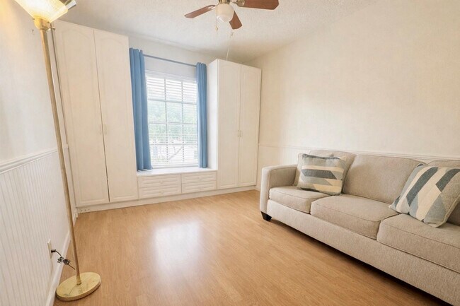 Building Photo - 6750 NE 21st Rd