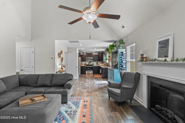 Building Photo - 410 Silverstone Pl