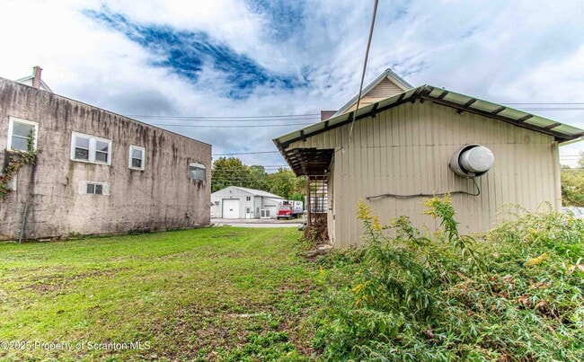 Building Photo - 540 N Main St