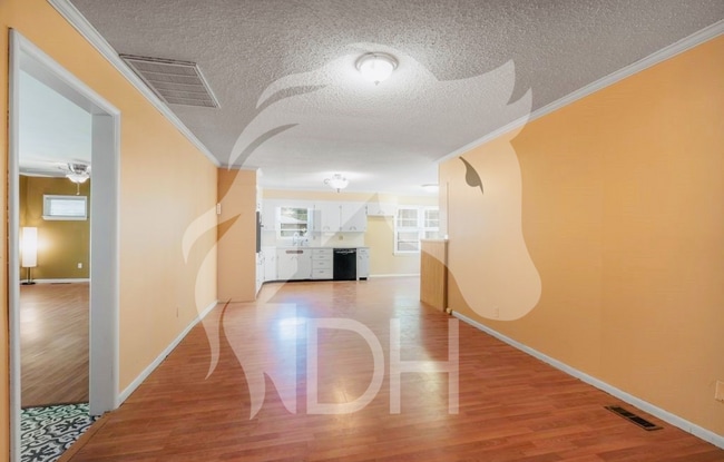 Building Photo - "Charming 3-Bedroom Oasis with 2 Full Baths in the Heart of Vinita!"