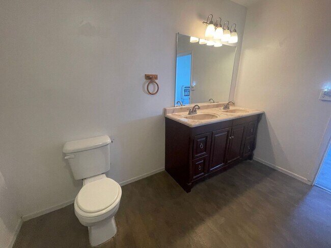 Building Photo - Cozy 2-Bedroom 1 Bath Retreat in Tonopah