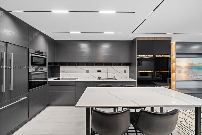 Building Photo - 2301 Collins Ave