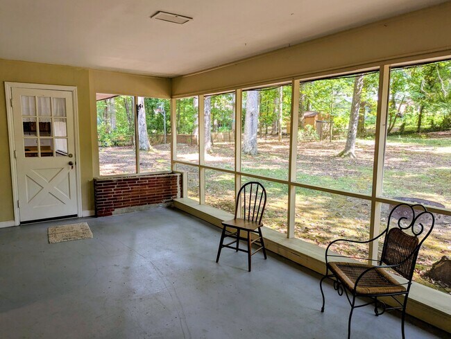 Building Photo - 102 Piedmont Cir