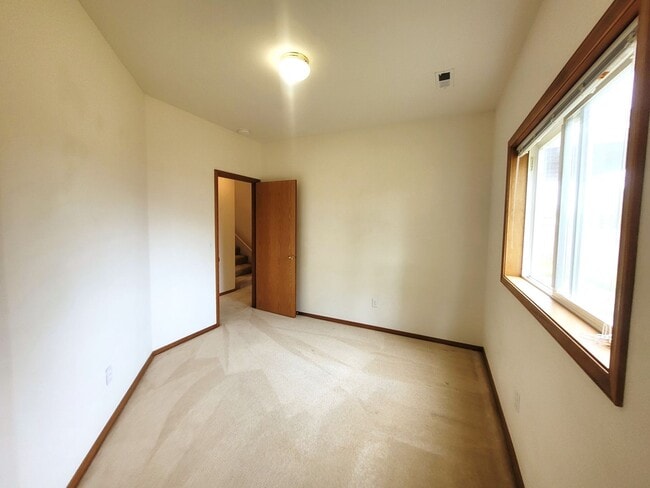 Building Photo - Charming Split-level 4 Bedroom Home - E Mc...