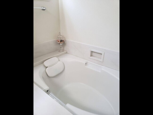 Building Photo - 6 Dockside Cir