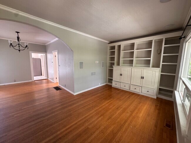 Building Photo - 919 25th Ave