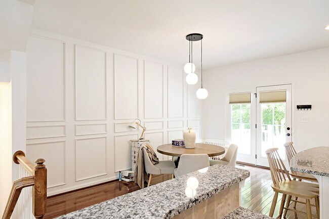 Building Photo - Pet-Friendly Dunlora Forest Townhome With Fenced Yard
