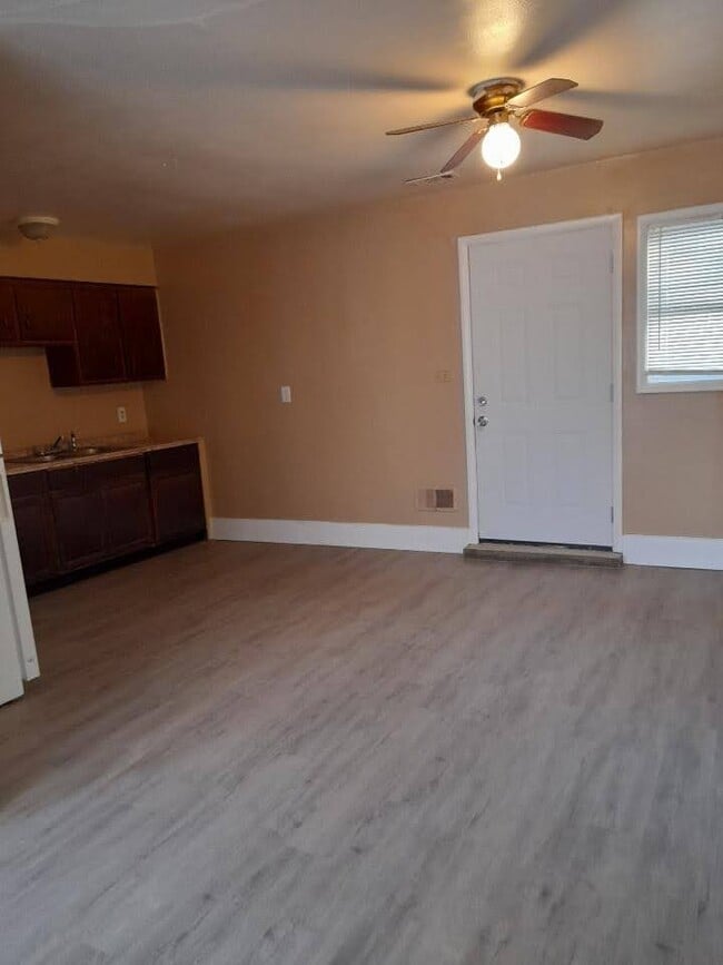 Building Photo - 8406 E 114th Terrace