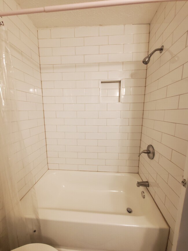 Building Photo - 313 Peachtree Dr