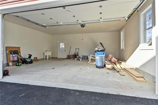 Building Photo - 95 Honeysuckle Rd