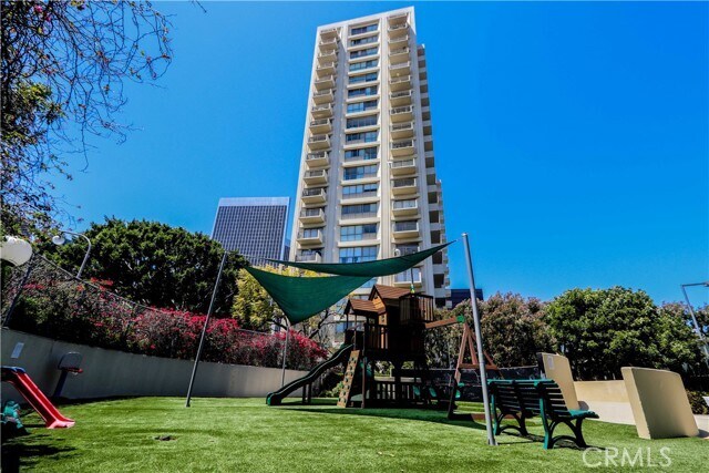 Building Photo - 2160 Century Pk E