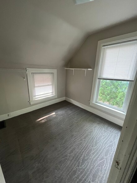 Bonus room for office - 725 W 3rd St