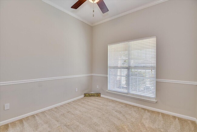 Building Photo - 703 Cannock Loop