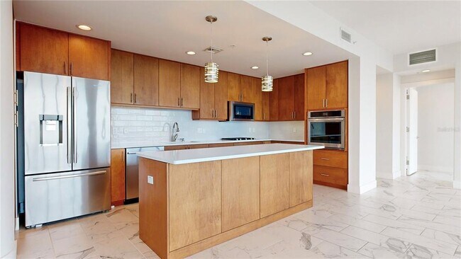 Building Photo - 176 4th Ave NE
